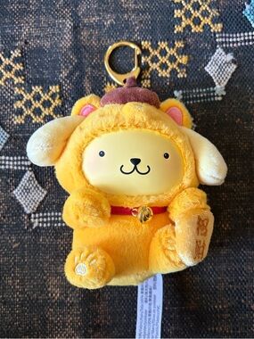 NWT Sanrio Lucky Cat Characters Plush Pendant in PomPomPurin Wealth